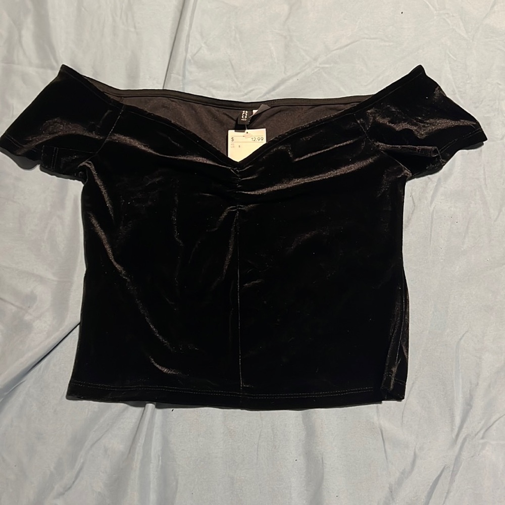 Off the shoulder crop top.